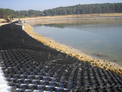 Укрепление берега с помощью георешетки