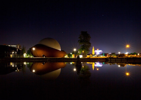 3D-кинотеатр в форме НЛО или шляпы в Голландии