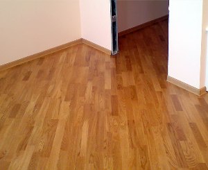 Диагональная укладка паркетной доски.