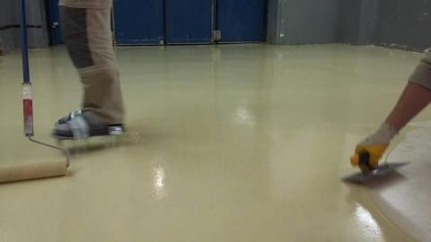 Цветной слой покраски пола