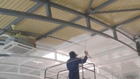Покраска безвоздушным аппаратом ворот гаражей заборов квартир обоев цехов складов школ больниц детских садов вагонов стен и потолков 