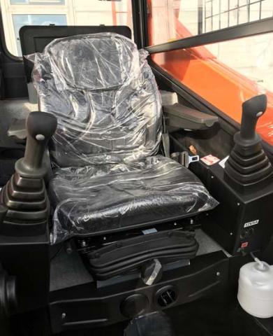 Мини-погрузчик locust