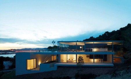 Современный дом из стекла