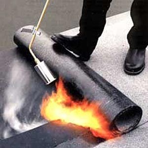 Укладка рулонной кровли