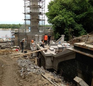 Реконструкция памятника Крещения Руси.