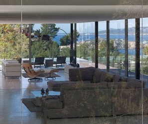 Стеклянный дом в Испании