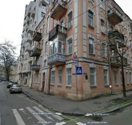 Столетний дом в центре Киева “треснул” из-за стройки паркинга.