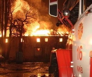 Пожар в столичном магазине стройматериалов