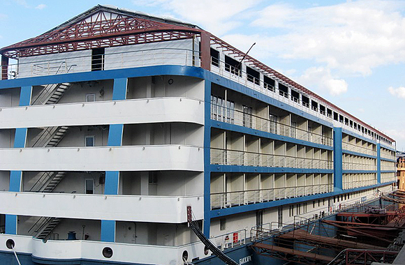 В Киеве продают плавучую гостиницу Бакара