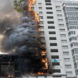 Пострадавшие при пожаре на Шулявке жители  сами ремонтируют дом