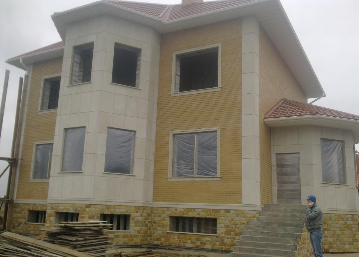 Фасад из камня