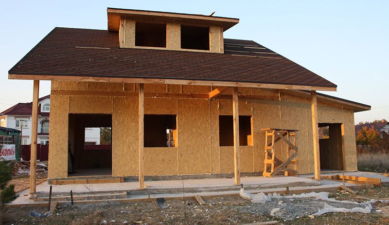 Так выглядит дом из СИП-панелей без наружной отделки