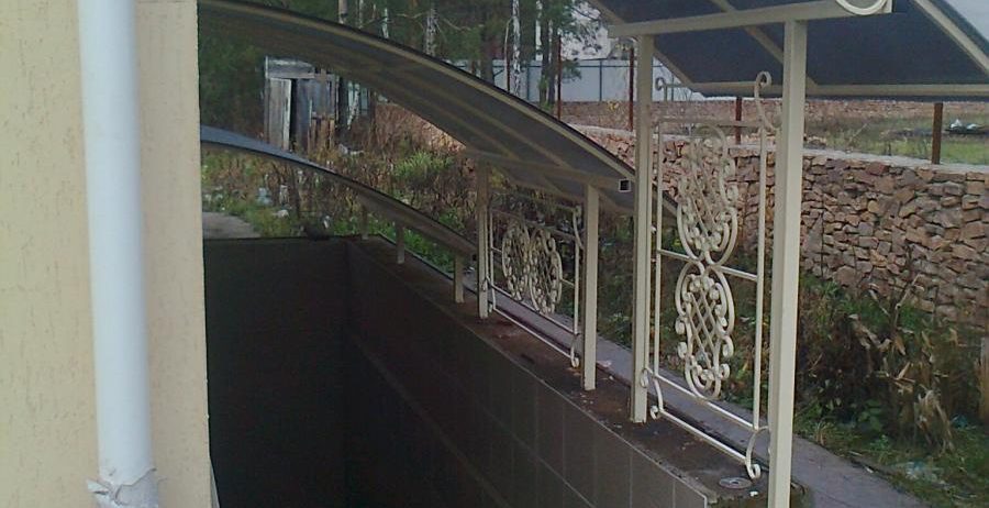 Навес с поликарбоната.