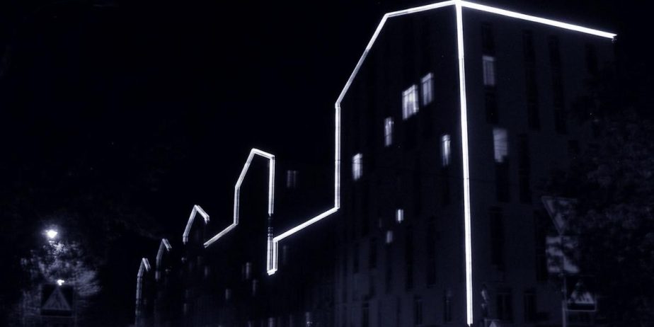 Контурная архитектурная подсветка зданий сделана специалистами компании My Light