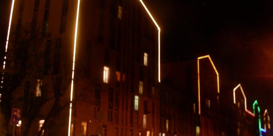 Контурная архитектурная подсветка зданий сделана специалистами компании My Light