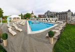 Настил вокруг бассейна в Kavalier Boutique Hotel из террасной доски HOLZDORF