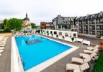 Настил вокруг бассейна в Kavalier Boutique Hotel из террасной доски HOLZDORF