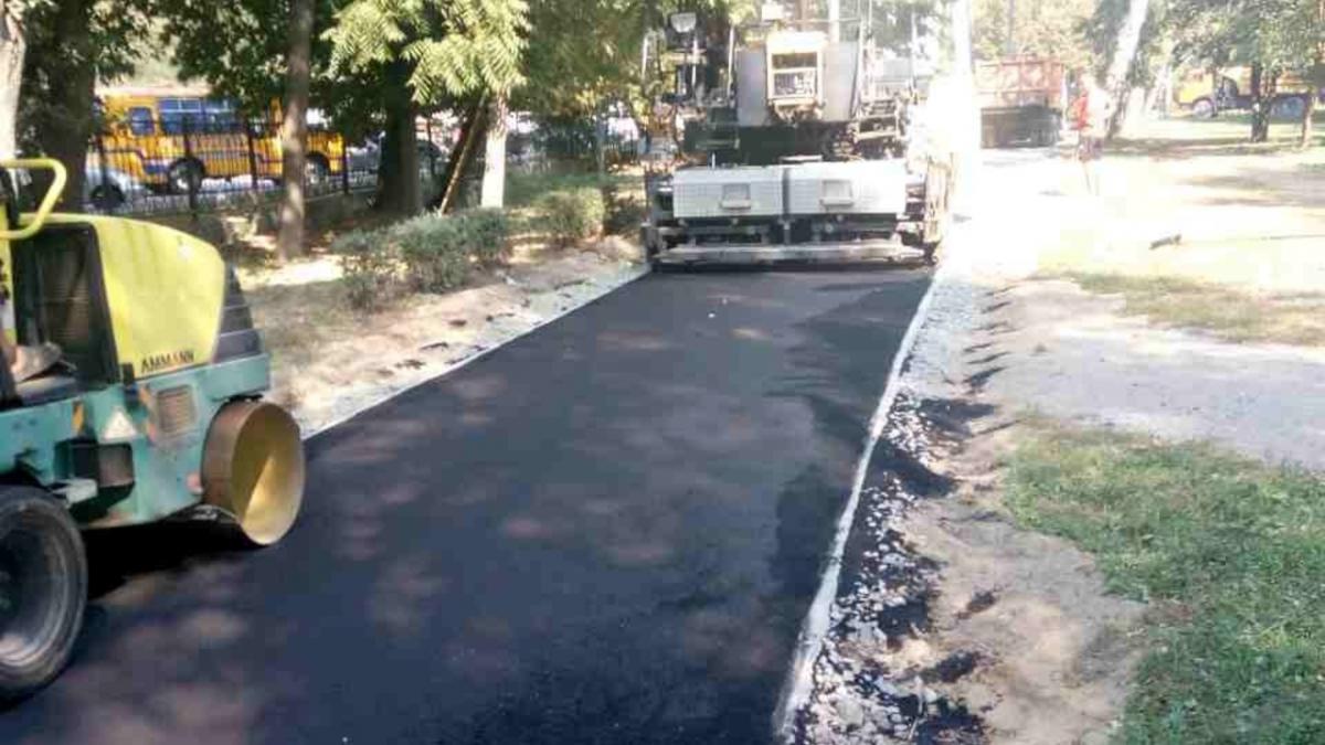 Асфальтные работы в центральном парке в г. Бровары