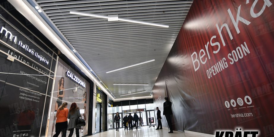 ТРЦ Smart Plaza, Киев. Потолочная рейка КРАФТ Куб