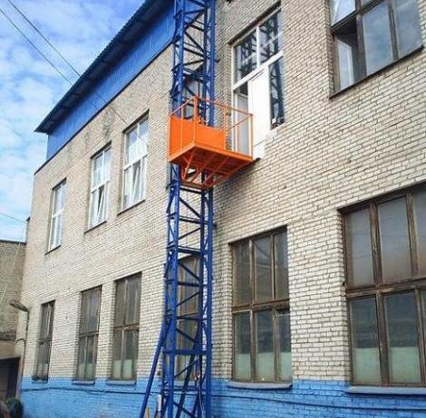 Подъемник строительный приставной фасадный