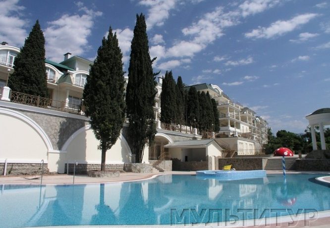 На територии курортного отеля&nbsp; Palmira Palace осуществлялась заливка бетонной чаши бассейна&nbs…