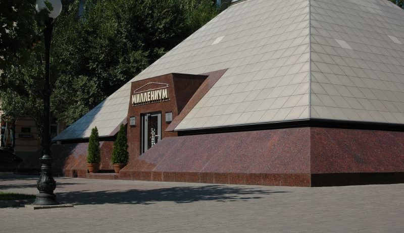 Облицовка зданий гранитной плитой.