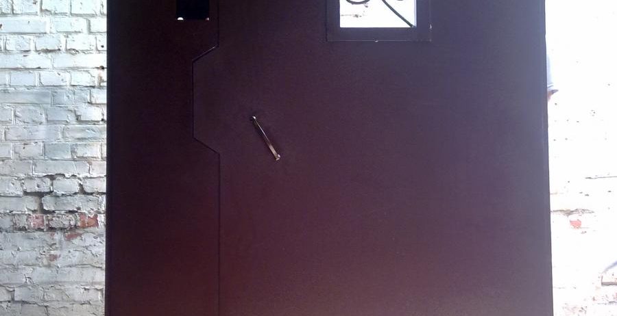 Подъездная дверь утепленная 2,08*1,03 под домофон