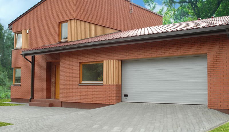 Ворота гаражные секционные Алютех