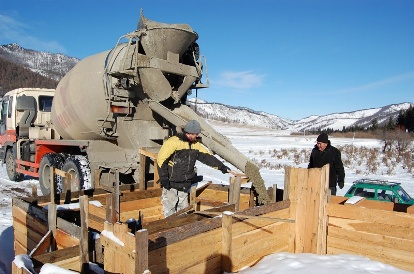 Б-пласт- суперпластификатор в бетон, раствор.