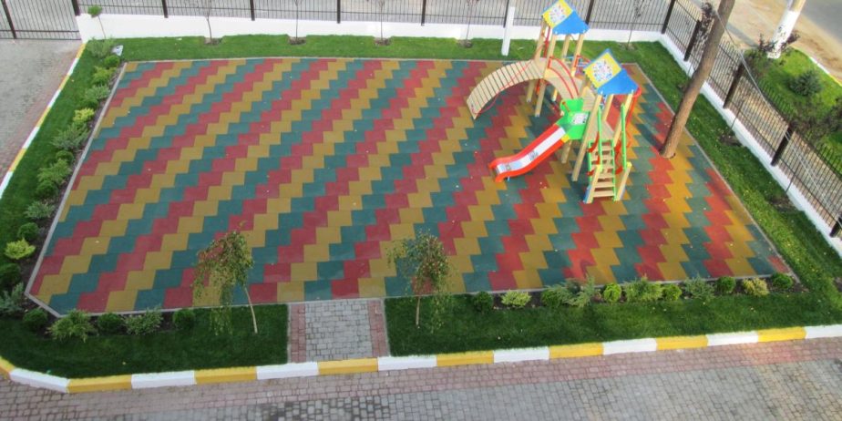 Травмобезопасная резиновая плитка от УкрПлит для детских площадок
