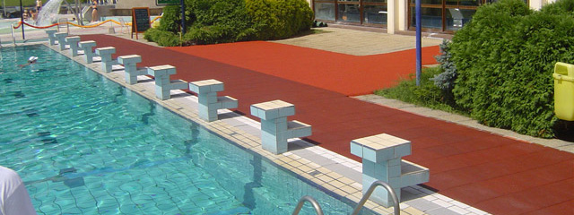 Антискользящая резиновая плитка УкрПлит для зон вокруг бассейнов