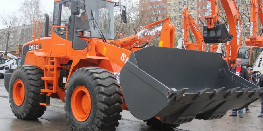 Фронтальный погрузчик Doosan SD300N
