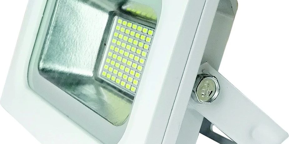 Прожектор УДАРОПРОЧНЫЙ светодиодный Kosmos, 30w, ip65