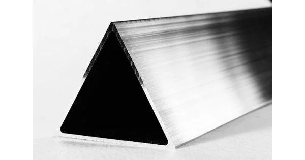 труба стальная треугольная