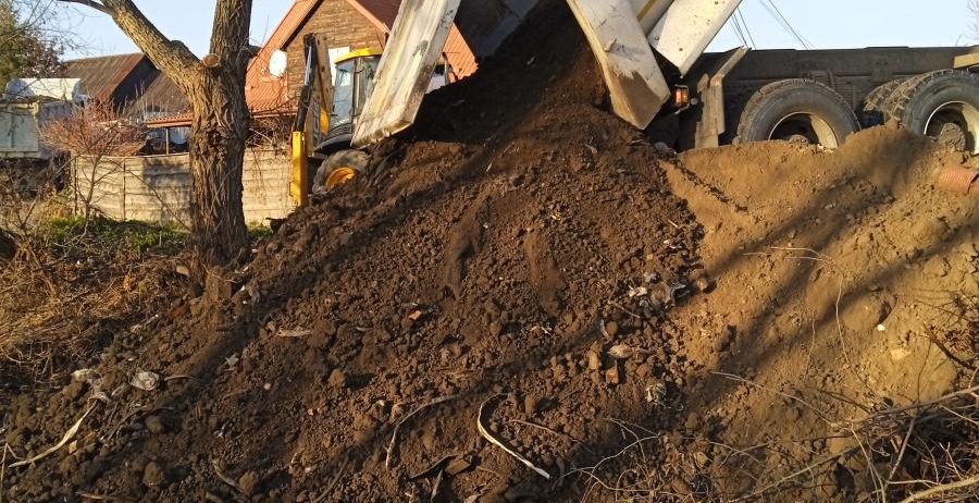 Грунт планировочный.Суглинок Доставка Киев и обл