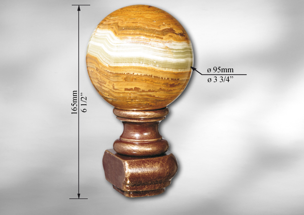Декоративне закінчення поруччя  – шар з натурального оніксу