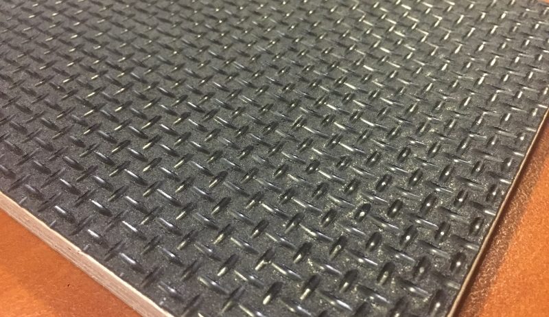 Фанера 12х1250х2500 F/W Riga (L – крупная насечка)