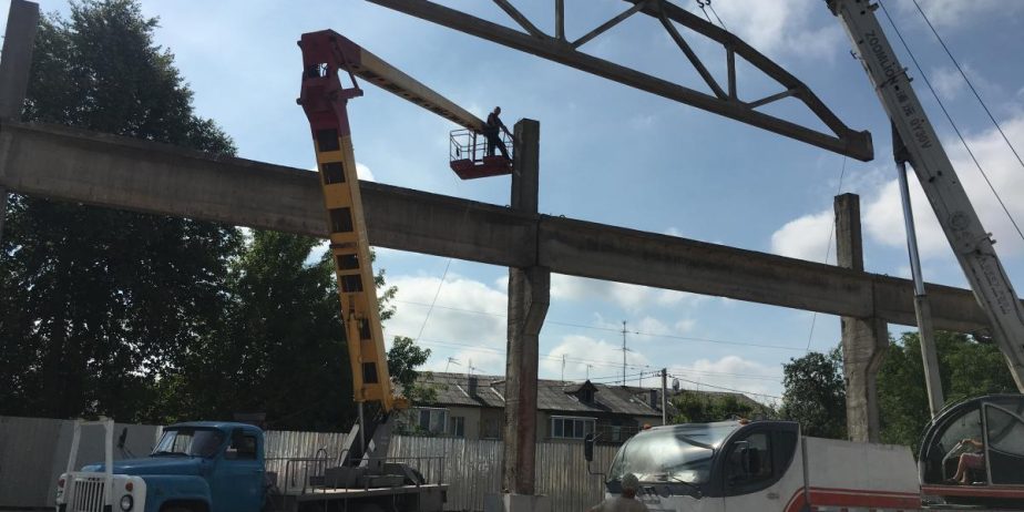 Оренда автовишки АГП-18 по місту Бровари.