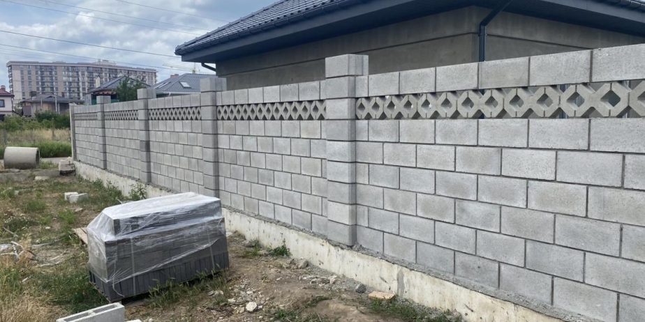 Строительство заборов из кирпича Киев