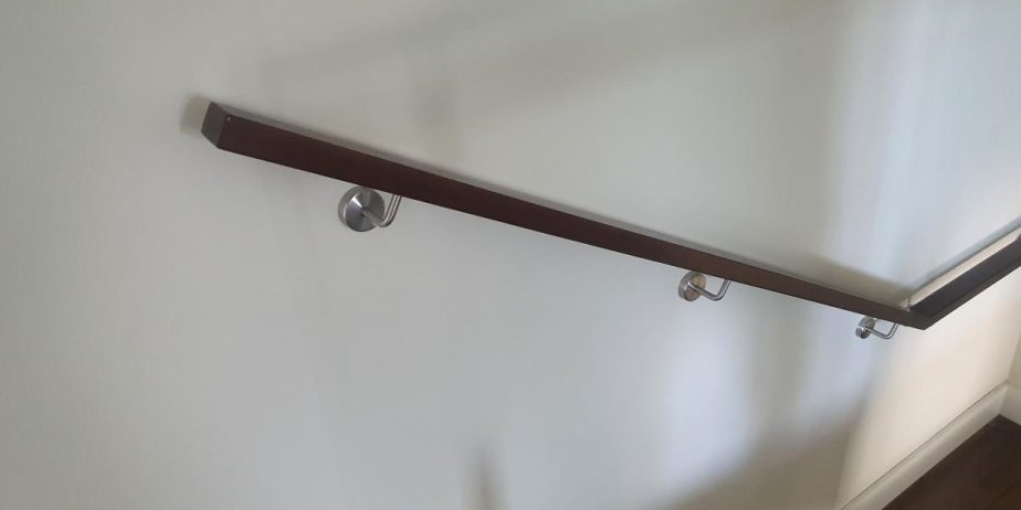 пристенный поручень