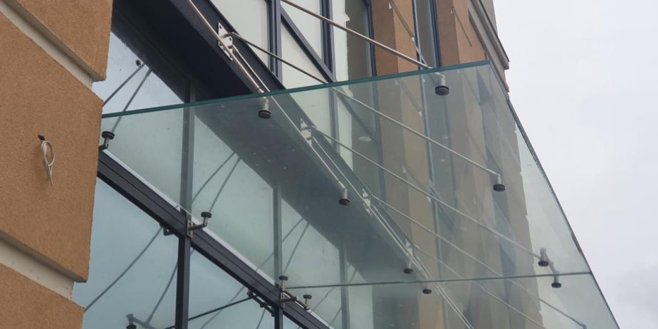 козырьки  с элементами стекла