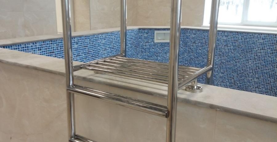 лестница в бассейн